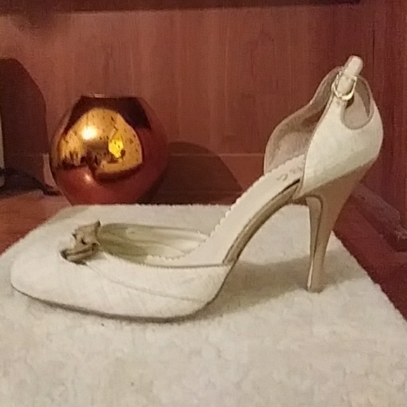 BCBG linen pumps - Picture 2 of 3